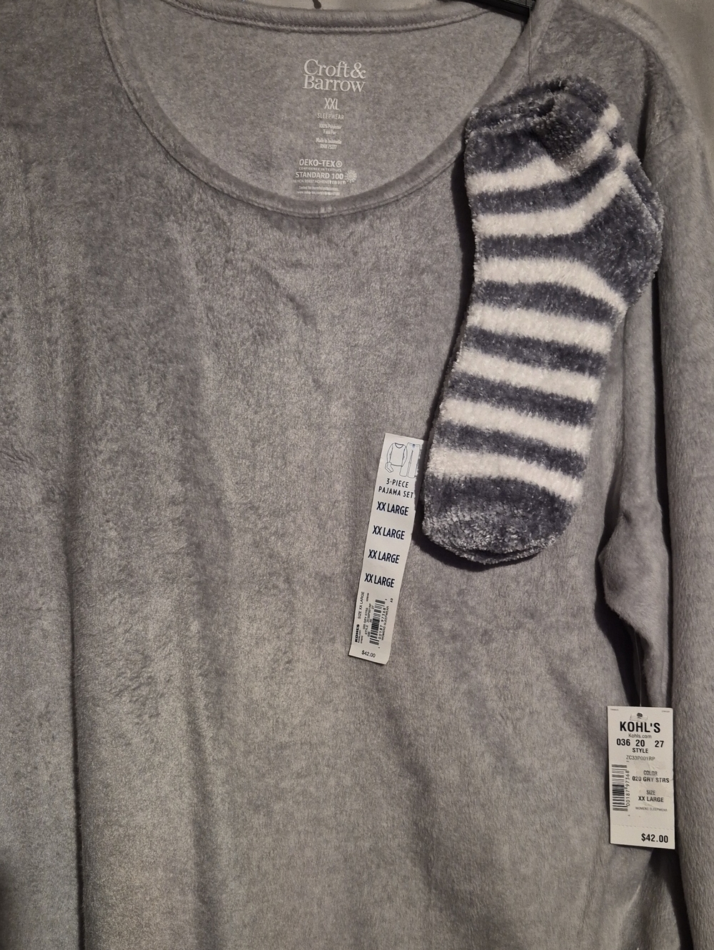 croft & barrow gray plush pajama Set with striped fuzzy socks